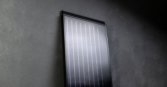 a side view of a solar panel leaning on a wall