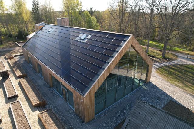 Solarstone Solar Full Roof on a Mulgi Elamuskeskus