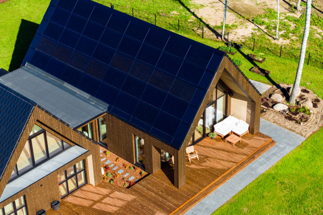 Solarstone Solar Full Roof på et moderne hus