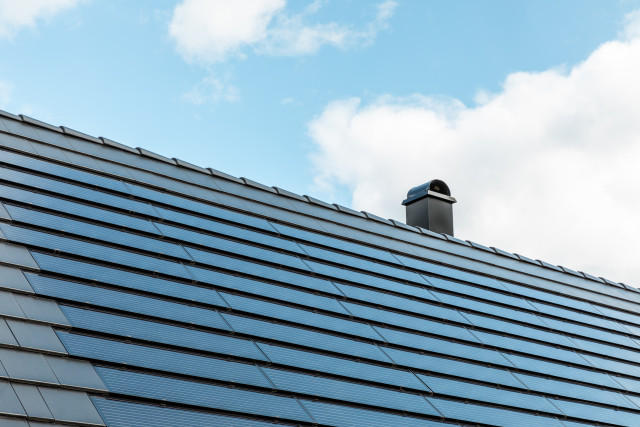 Solarstone Solar Tiled Roof solcelletak på nært hold