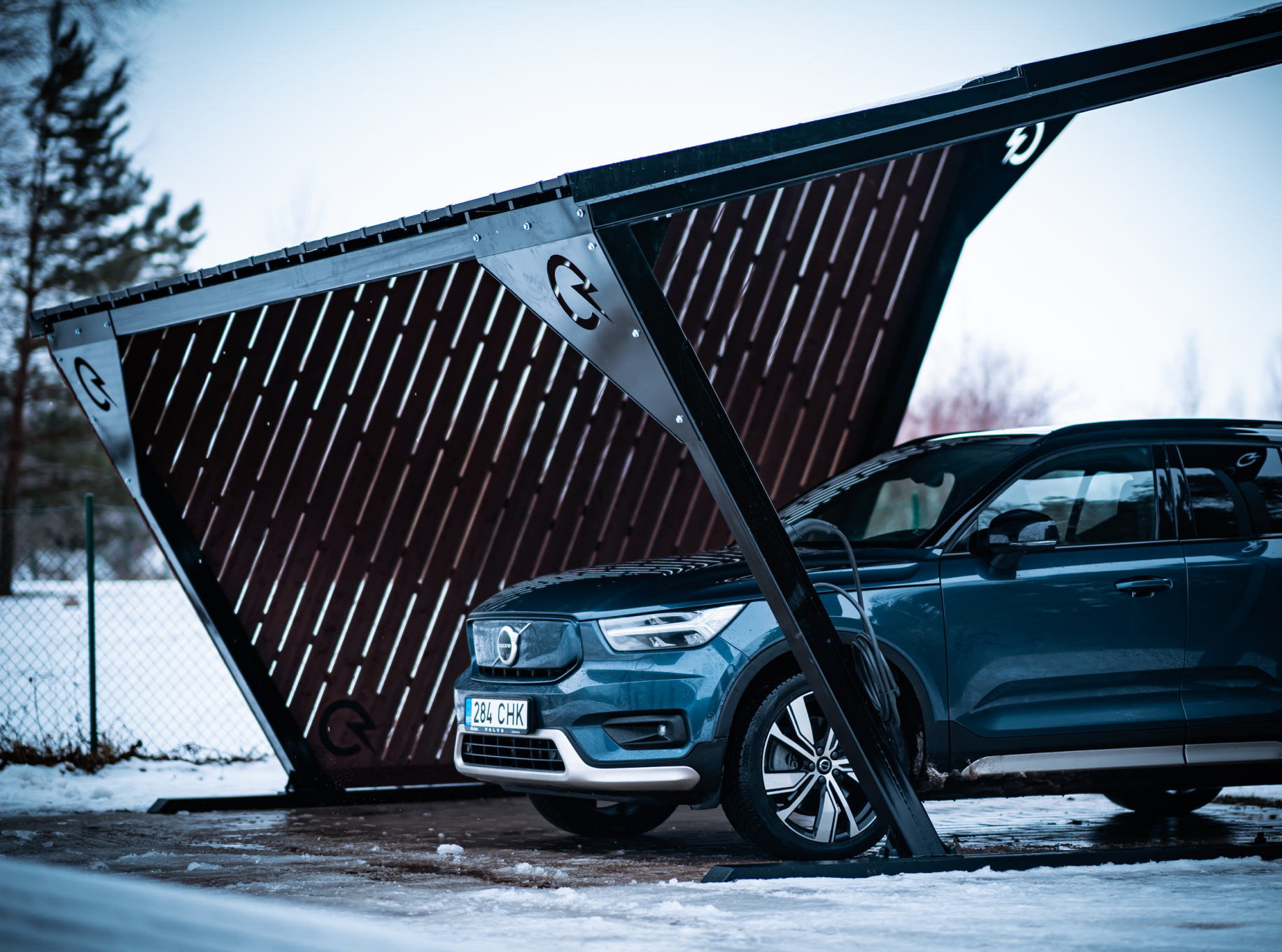 solarstone solar carport with volvo in snowy conditions