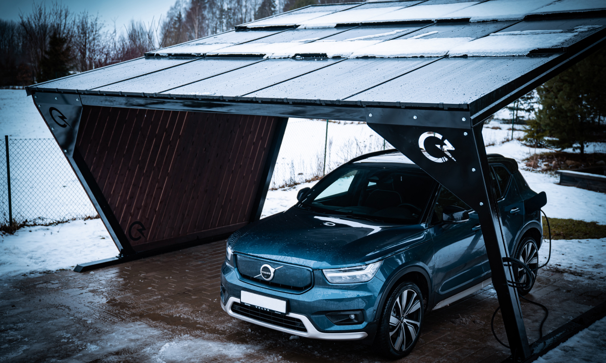 Solarstone Solar Carport with electric Volvo XC40 in snowy conditions