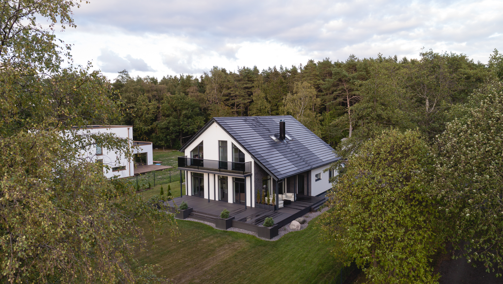 solar tiled roof on a modern house combined with black roof tiles